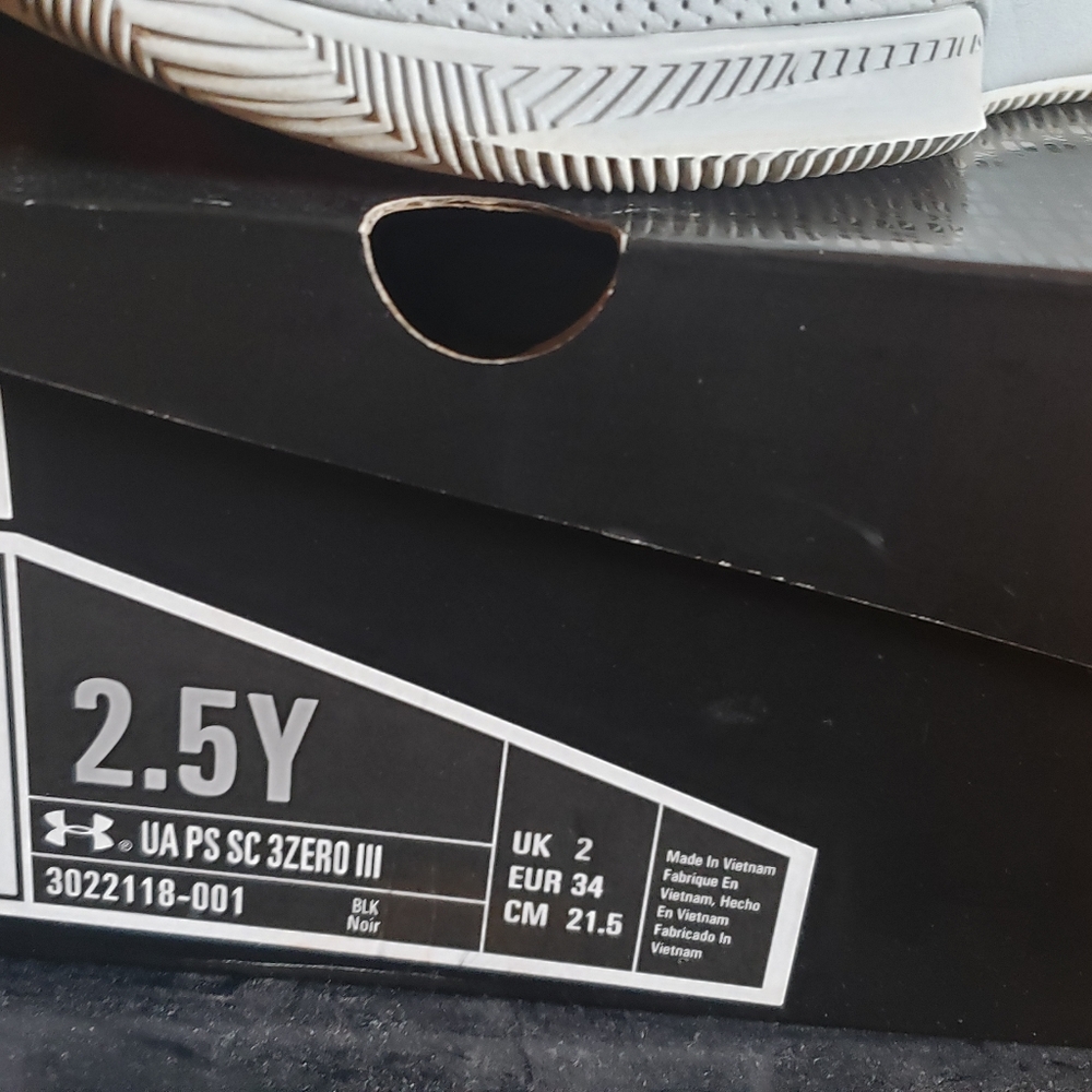 Kid's Under Armour SC 3ZERO Size 2.5
